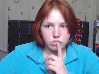 evelinaredfox's CamSoda show and profile