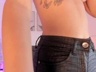 Live webcam model miia-vega on Soda Cams