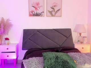 Live webcam model miia-vega on Soda Cams