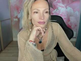 AlinaMoor live cam preview