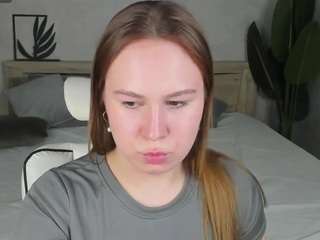 betty-rosy's CamSoda show and profile