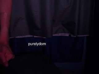 le modèle purelydom est en webcam porno dans un show sur le site camsoda, il possède les tags suivants: 18,big balls,big cock,bulge,bull,cum,jerk off,latin,latino,mexican,young,hd
