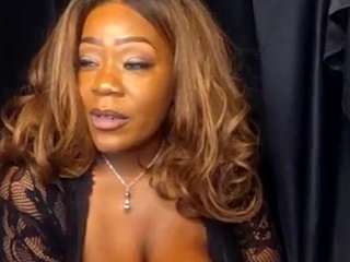 ceeceelyfe Live Webcam on CamSoda