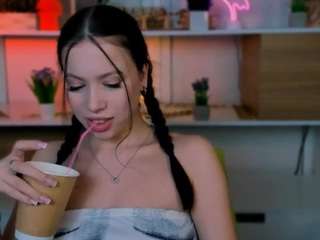 Live webcam model diara-ti on Soda Cams