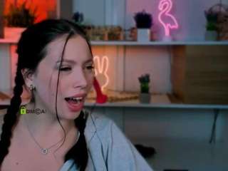 Live webcam model diara-ti on Soda Cams