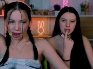 Live webcam model diara-ti on Soda Cams