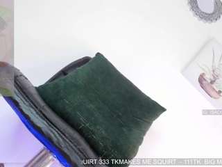 Model ini sedang live sekarang. isabigsquirt