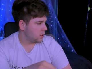 michael-strong live cam profile