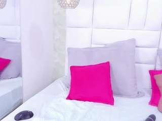 Live webcam model thalia-nichols on Soda Cams