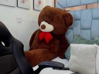 Model ini sedang live sekarang. thalia-nichols