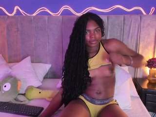 auraa-sun's CamSoda show and profile