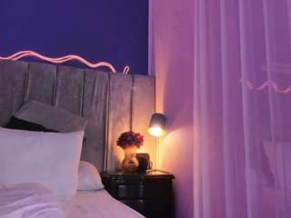 auraa-sun's CamSoda show and profile