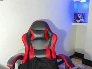 honeyluxe's CamSoda show and profile