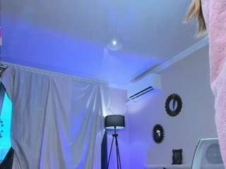 Mẫu này đang trực tiếp. katymidocalm