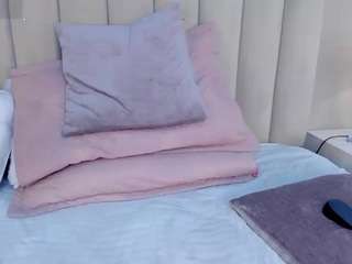 melanie-hillz's CamSoda show and profile