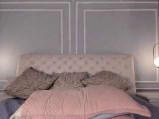 melanie-hillz's CamSoda show and profile