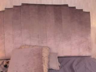 melanie-hillz's CamSoda show and profile