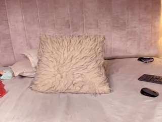 melanie-hillz webcam model