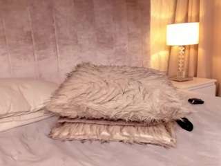 melanie-hillz webcam model