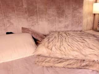 melanie-hillz Live Webcam on CamSoda