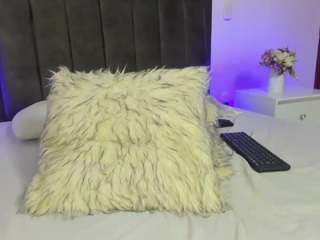 melanie-hillz Sex Cam Show