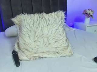 melanie-hillz Sex Cam Show