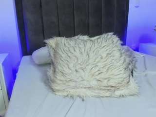 melanie-hillz Sex Cam Show