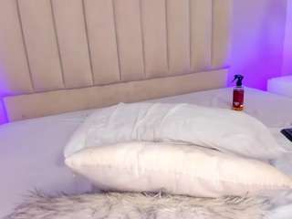 melanie-hillz live webcam show