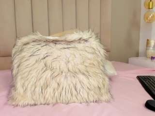Melanie-hillz live webcam show