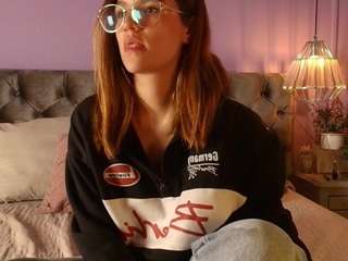 nia-s Live Webcam on CamSoda