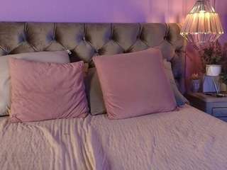 nia-s Live Webcam on CamSoda