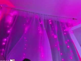 mangoshake's CamSoda show and profile