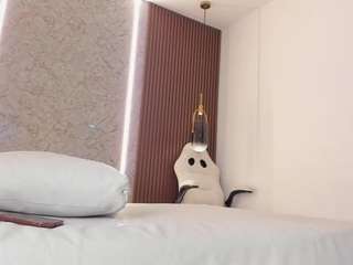 maye-wells live cam profile