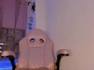 mia-royal live webcam on Soda Cams