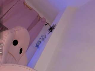 mia-royal live webcam on Soda Cams