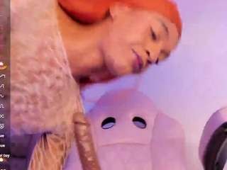 Model ini sedang live sekarang. mia-royal