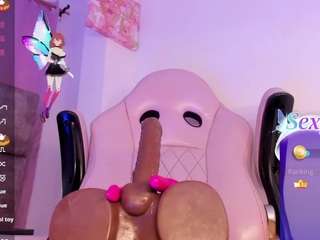 Model ini sedang live sekarang. mia-royal