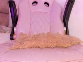 mia-royal Live Webcam on CamSoda