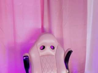 Mia-royal's cam show statistics and live stream