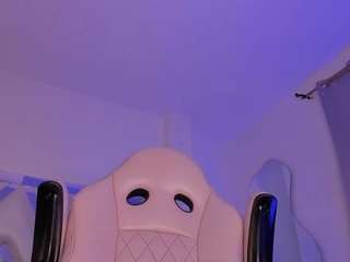 mia-royal's live room