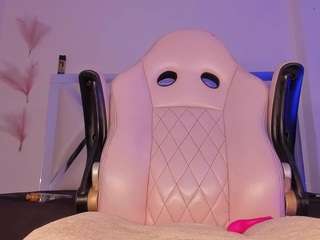 mia-royal's live room