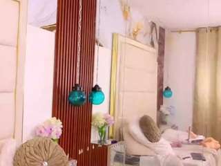 Live webcam model reginadenver on Soda Cams