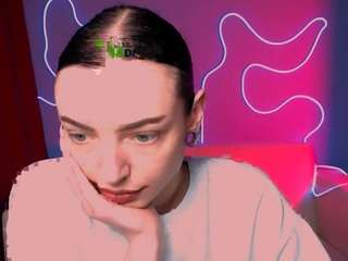 stacey-queen's CamSoda show and profile