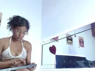 antonella-pink's CamSoda show and profile