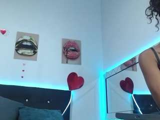 antonella-pink's CamSoda show and profile