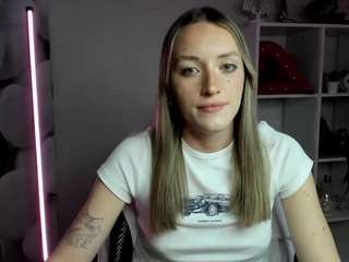 evelynblond Live Webcam on CamSoda