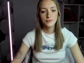 evelynblond Live Webcam on CamSoda