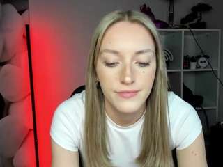 evelynblond Live Webcam on CamSoda