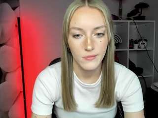 evelynblond Live Webcam on CamSoda