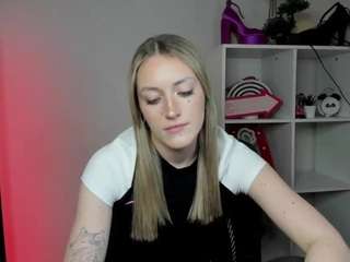 evelynblond live cam profile